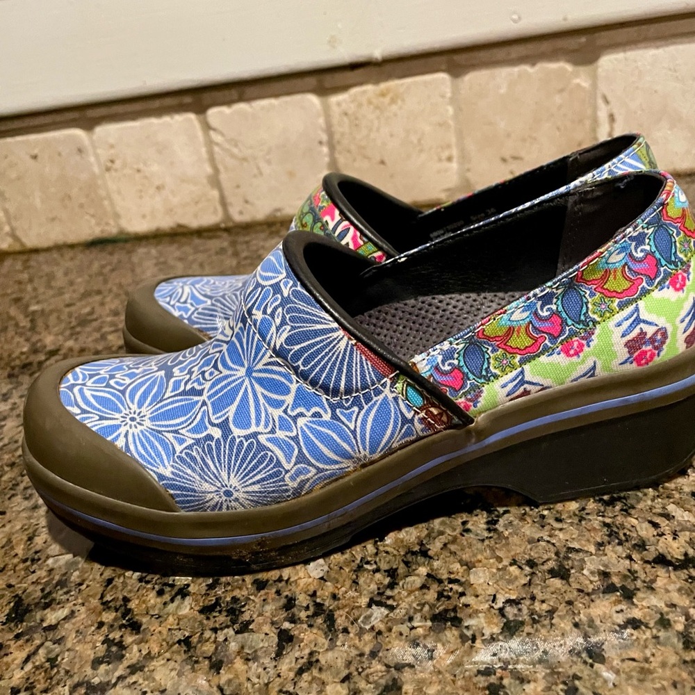 Dansko Women’s Clogs, size 5.5 - Picture 4 of 5